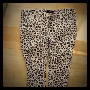 🖤💕 TORRID CHEETAH CROP PANTS